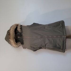 Mountain hardwear womens vest. Size m